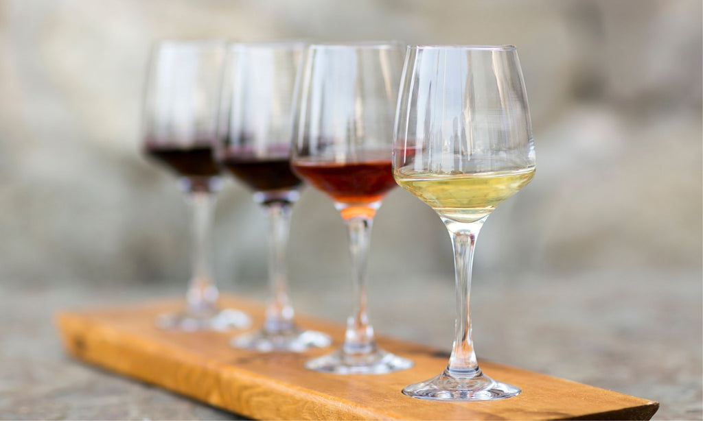 easy guide on how to taste wine like a sommelier